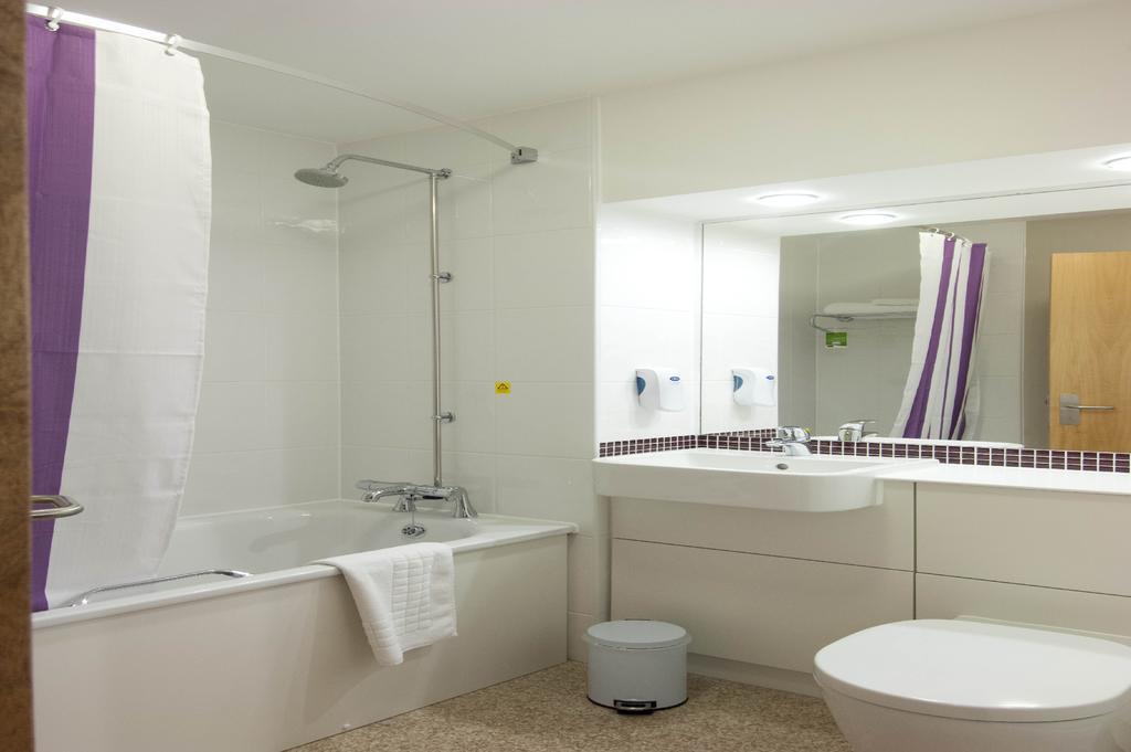 Premier Inn Swindon Central Extérieur photo