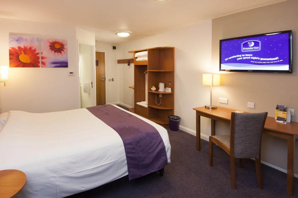 Premier Inn Swindon Central Extérieur photo