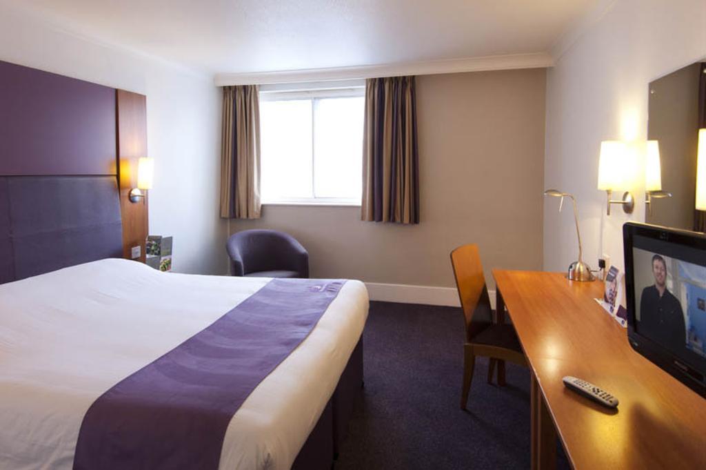 Premier Inn Swindon Central Extérieur photo