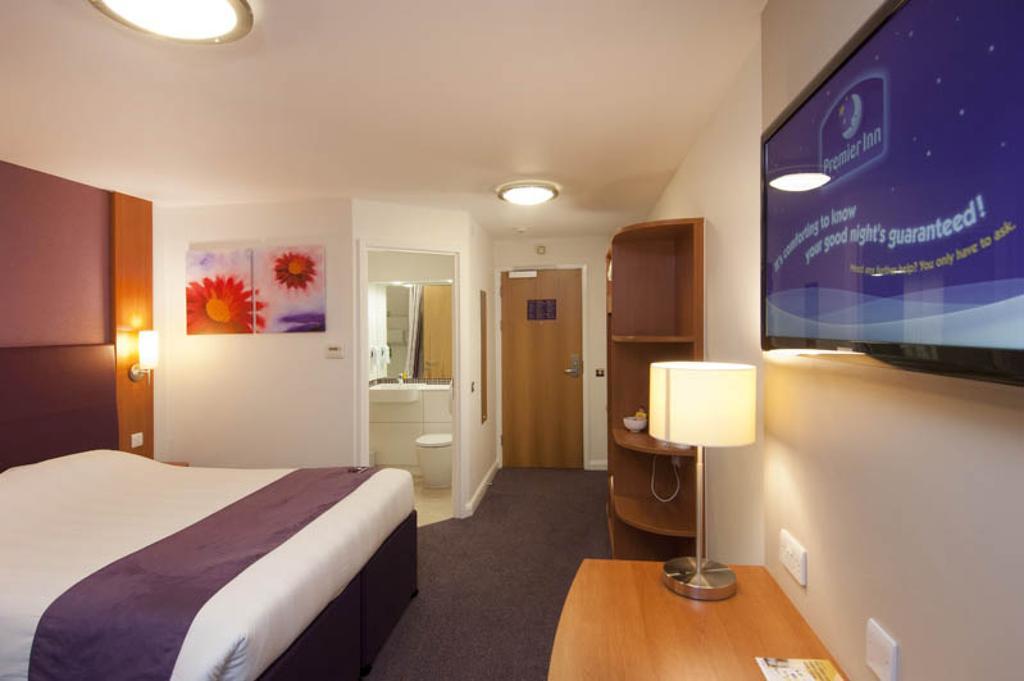 Premier Inn Swindon Central Extérieur photo