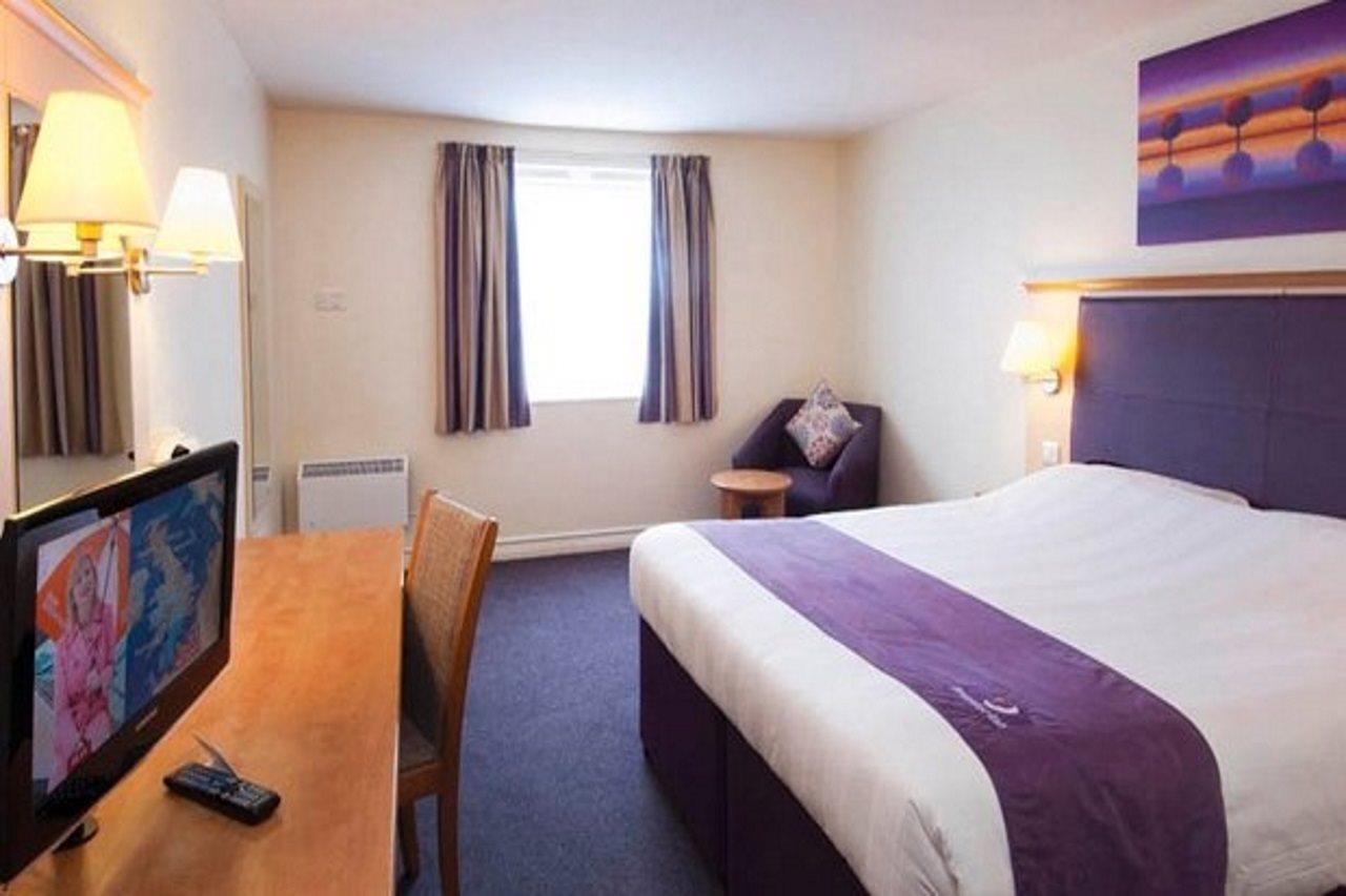 Premier Inn Swindon Central Extérieur photo